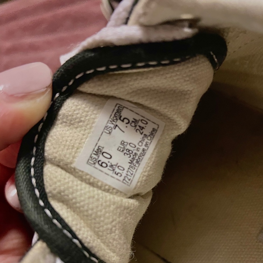 Vans - Picture 2 of 3